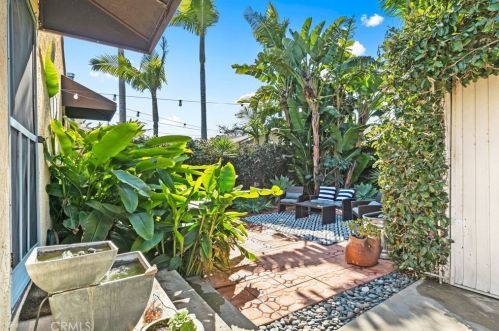 673 Mira Mar Ave, Long Beach, CA 90814-1621