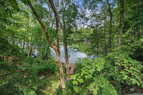 12 Carol St, Danbury, CT 06810-8309