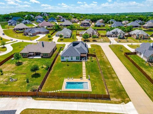 690 Prairie Timber Rd, Burleson, TX 76028-7655