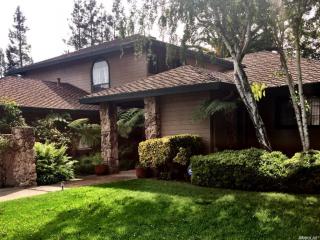 19637 Meadow View Dr, Woodbridge, CA 95258-9336
