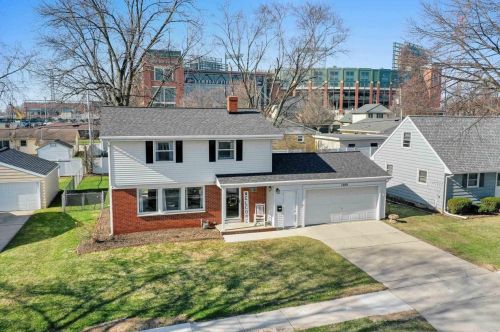 1209 Thorndale St, Green Bay, WI 54304-3916