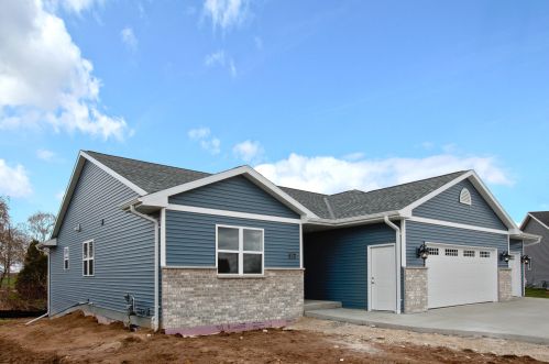 2524 Stoney Brook Ct, Manitowoc, WI 54220-8640