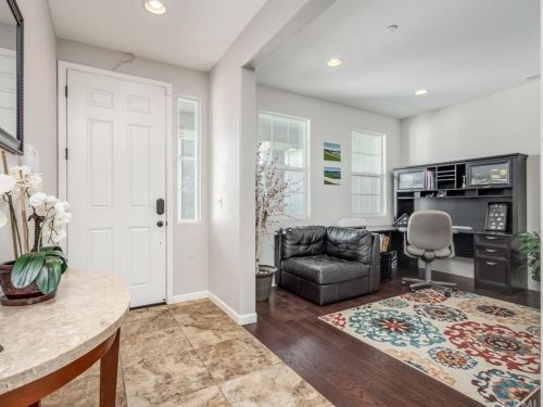 6686 Sussex Way, Fresno, CA 93727-9277