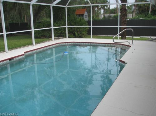 517 Lake Ave, Lehigh Acres, FL 33972-4041