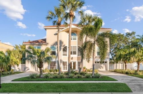 2804 Kipps Colony Dr, Saint Petersburg, FL 33707-3966