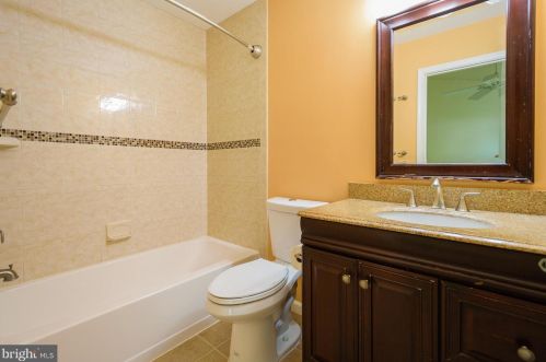 312 Hedgestone Ter, Leesburg VA  20176-4842 exterior