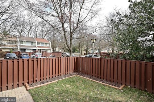 2414 Southgate Sq, Herndon VA  20191-1239 exterior