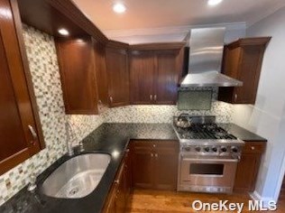 309 Ivy Ave, Westbury NY  11590-1938 exterior