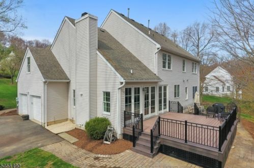 31 Castle Ct, Dover NJ  07869-2024 exterior