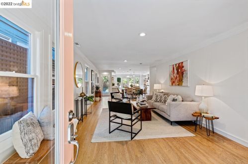 550 25th St, Oakland CA  94612-1704 exterior