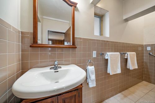 800 Franklin St, Denver CO 80205-3324 exterior