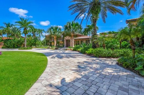 2718 Casey Ky Rd, Nokomis FL  34275-3306 exterior