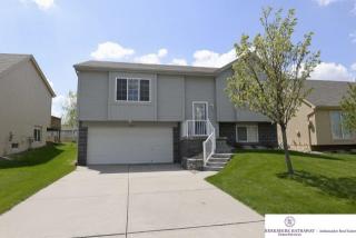 18105 Edna St, Omaha, NE 68136-1303
