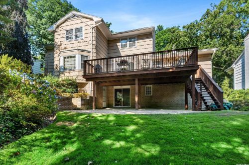 75 Wensley Dr, Great Neck, NY 11020-1836