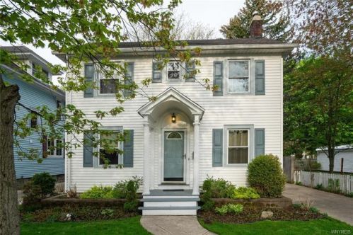 11 Elmwood Park, Tonawanda, NY 14150-3313