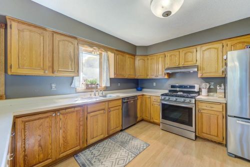 1116 Grandview Dr, Hudson WI  54016-1472 exterior