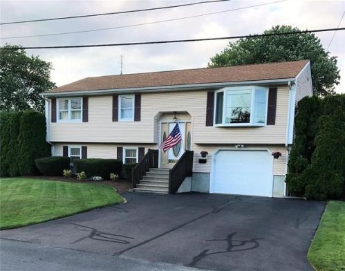 17 Newburg St, Providence, RI 02919-3655