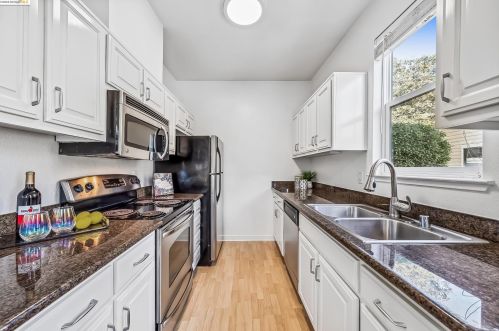 123 Lakeshore Ct, Richmond CA  94804-7422 exterior