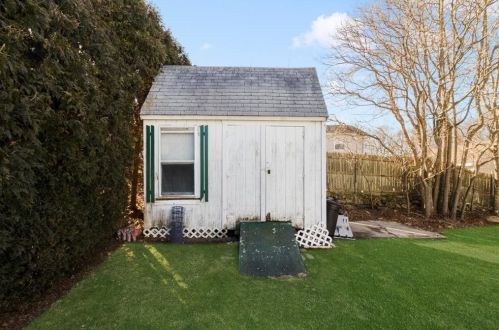 59 Grinnell Ave, Tiverton RI  02878-1901 exterior