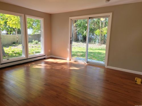 72 Cherry Ave, West Sayville NY  11796-1214 exterior