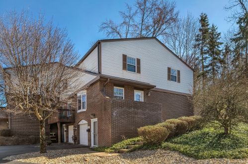 901 Camelot Dr, Pittsburgh, PA 15237-4917