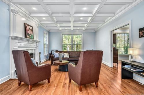 323 Smith Ridge Rd, New Canaan CT  06840-3625 exterior