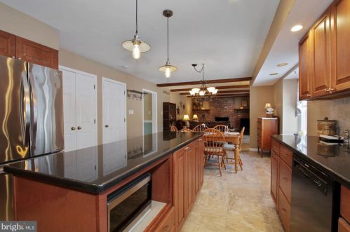 1199 Crestwood Dr, Pottstown PA 19464-2931 exterior