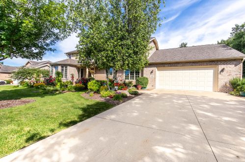 9110 Prairie Village Dr, Kenosha, WI 53142-3809