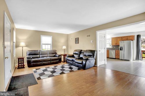 53 Red Stone Cir, Swartzville, PA 17569-9450