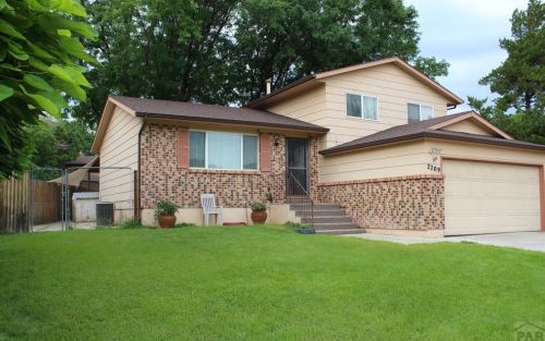 2209 Norman Ln, Pueblo, CO 81005-3357