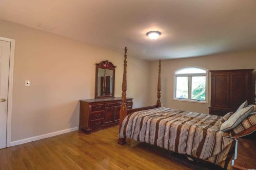 32 Maryland St, Huntington Station NY 11746-6945 exterior