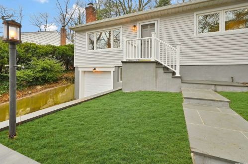 20 Sun Valley Ct, Northport, NY 11768-2108