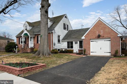 129 Walnut St, West Deptford, NJ 08093-1430