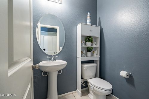 1945 77 Dr, Phoenix AZ 85033-2453 exterior