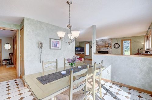 74 Buckingham Dr, Glastonbury CT  06033-2733 exterior