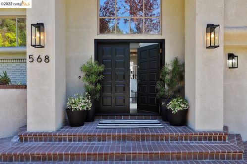 568 Dalewood Dr, Orinda, CA 94563-1230