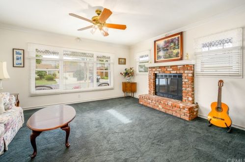 832 Stevely Ave, Long Beach CA 90808-4438 exterior