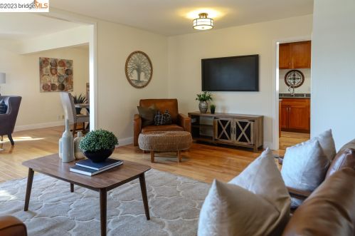 677 Briergate Way, Hayward CA  94544-7201 exterior