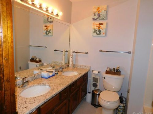 3 Fox Tail Ln, Brookfield Center CT  06804-3705 exterior