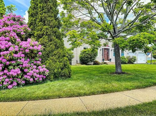 127 Meadowbrook Dr, Manchester, CT 06042-8517