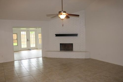 402 Bradshaw St, Cedar Hill TX  75104-1981 exterior