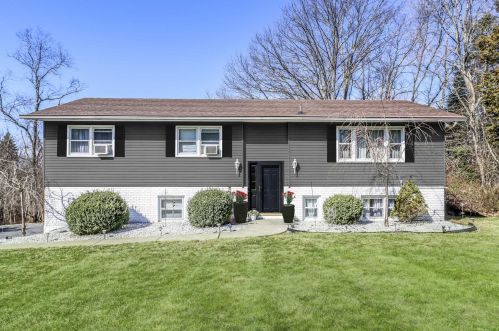 54 Mayfair Rd, Poughquag NY  12570-5012 exterior