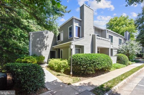1916 Villaridge Dr, Herndon, VA 20191-4830