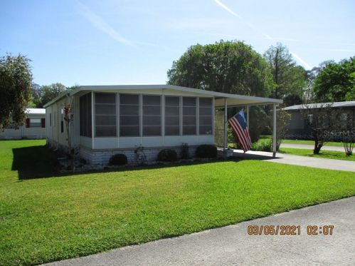 43 Outlet Dr, Lake Panasoffkee, FL 33538-4005