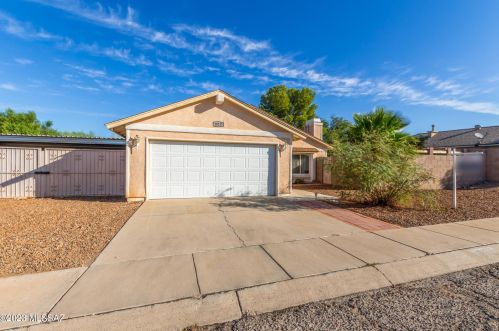 10137 Emily Dr, Tucson, AZ 85730-3131