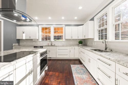 9085 Bristow Woods Ct, Nokesville VA  20181 exterior