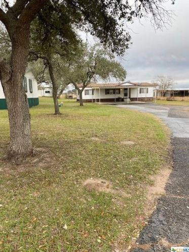1786 Fannin St, Goliad, TX 77963-4211
