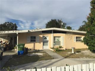 2833 Wood St, Sarasota, FL 34237-7325