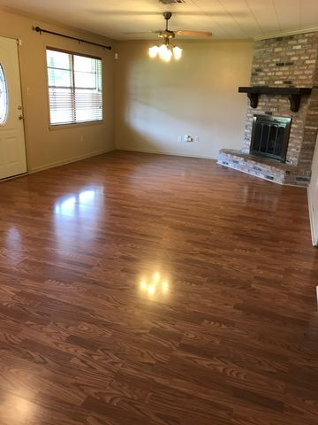 1009 Hickory St, Morgan City, LA 70380-1121