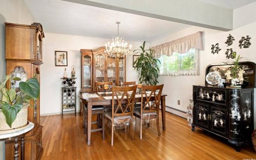 1727 Park Ave, New Hyde Park NY  11040-4057 exterior